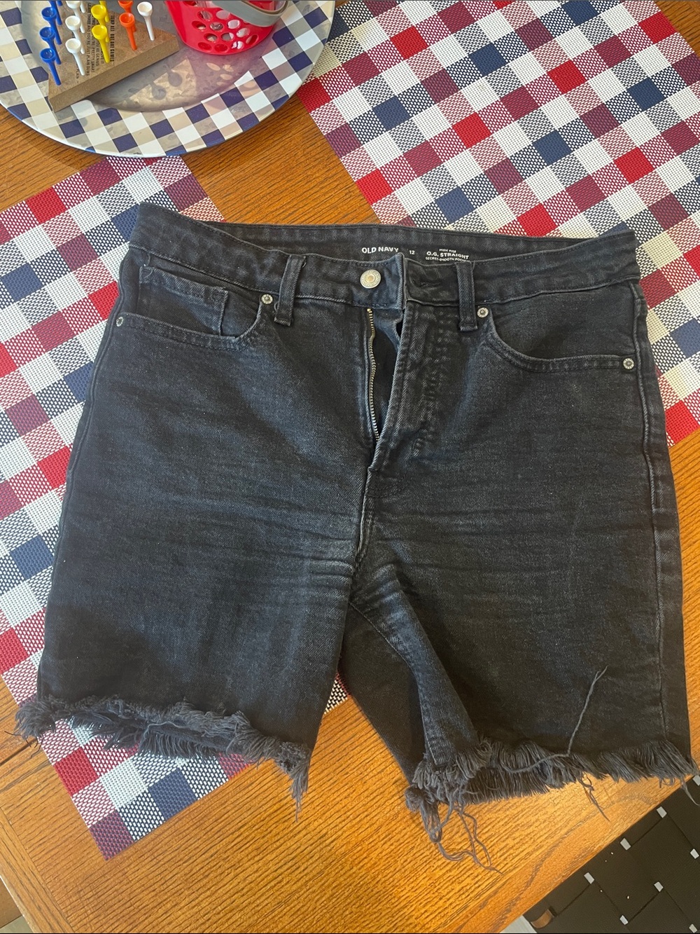 Old Navy Black High-Rise Frayed Hem Denim Shorts - Picture 6 of 6